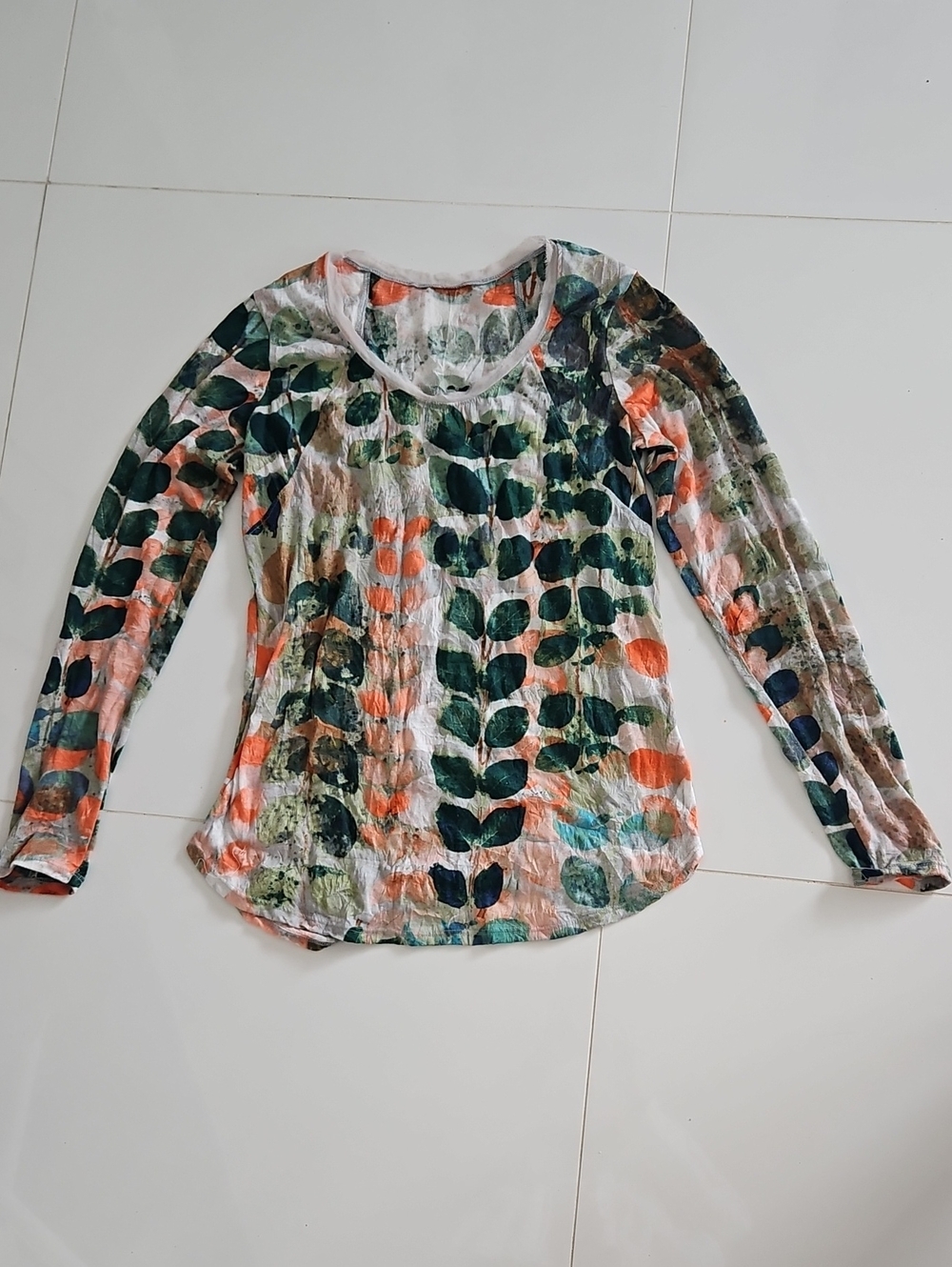 Women's Long-Sleeve Leaf Print Tee in Green & Orange
